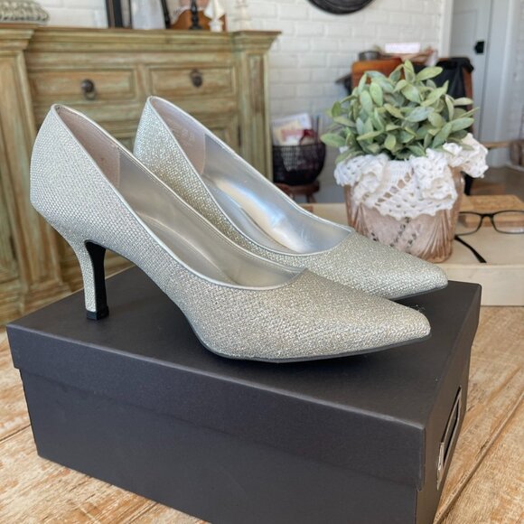 NEW WOMEN'S SIZE 8 .5 SILVER SPARKLE FIONI NIGHT HIGH HEEL SHOES - Picture 12 of 12